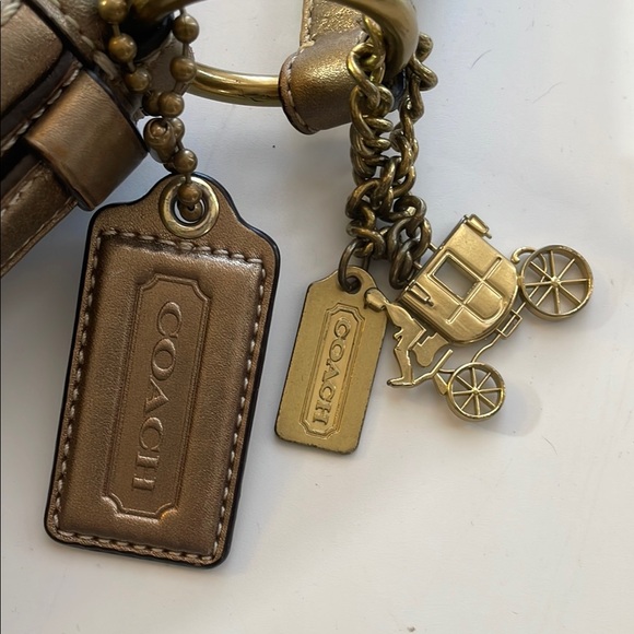 Elegant Cream Shoulder Bag - Picture 2 of 7